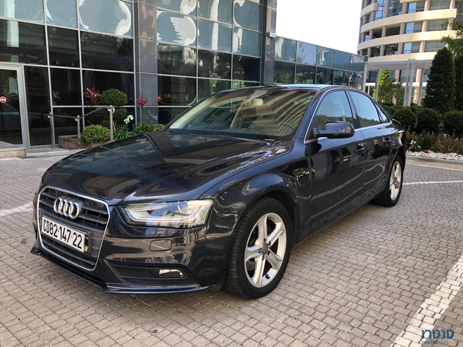 2014' Audi A4 photo #1