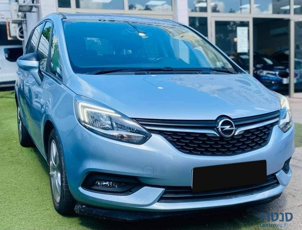 2017' Opel Zafira photo #1