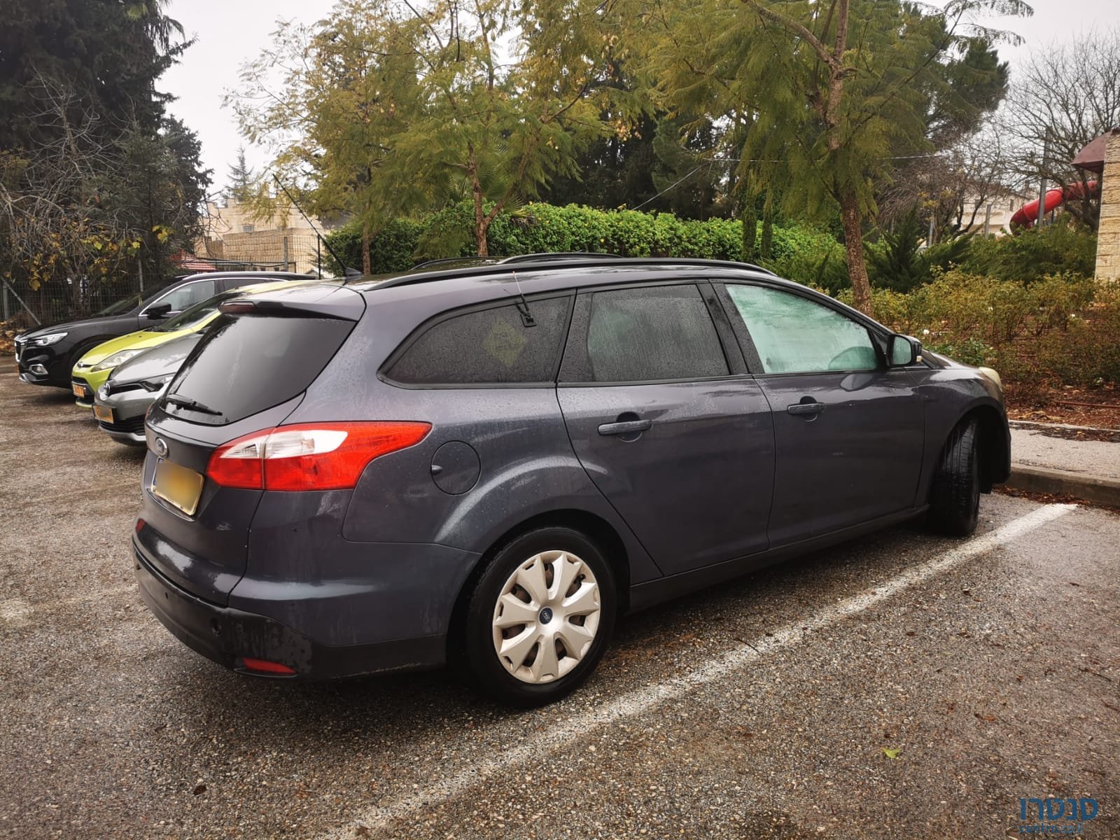 2013' Ford Focus Trend Station photo #3