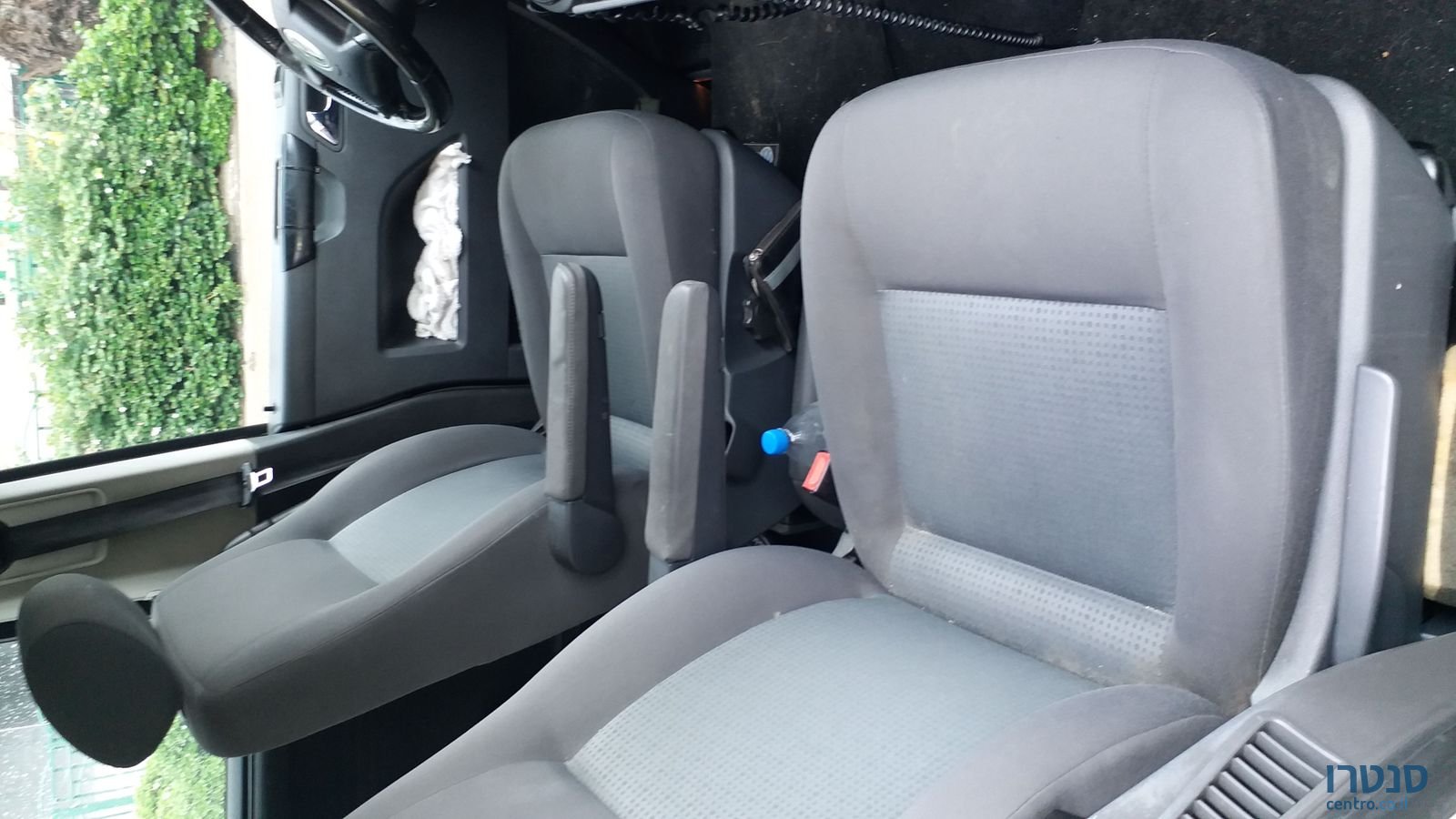 2008' Volkswagen Caravella photo #3