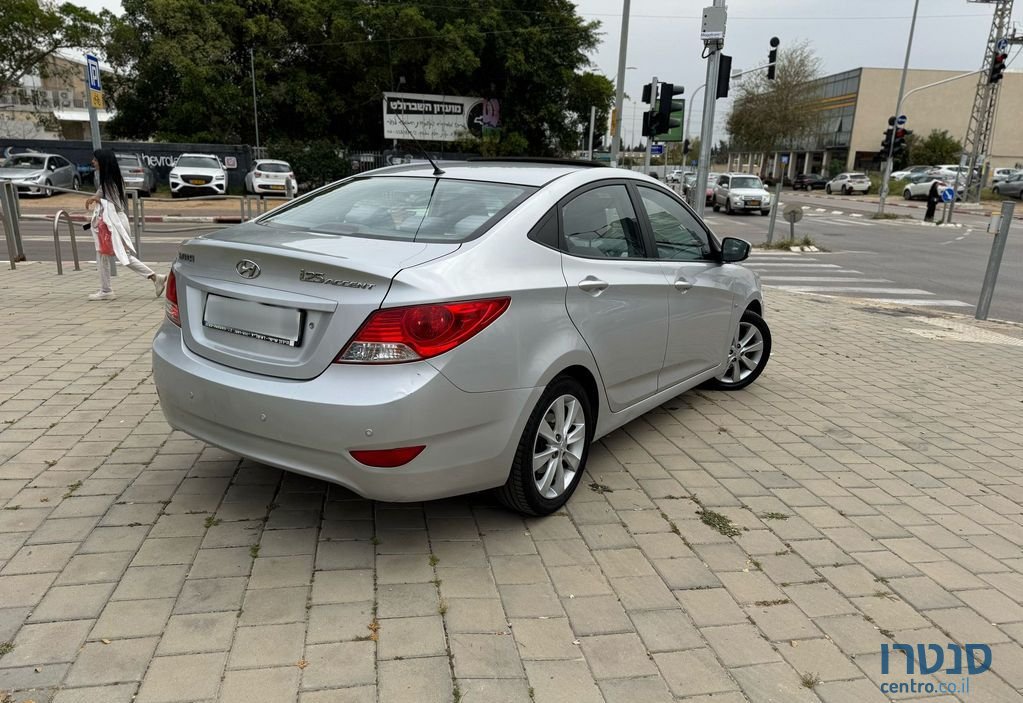 2012' Hyundai i25 יונדאי אקסנט photo #3