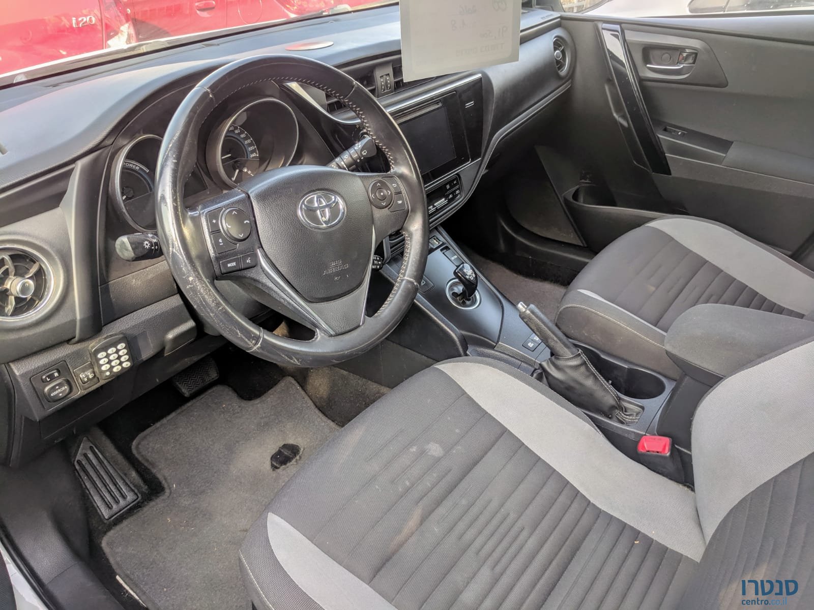 2016' Toyota Auris photo #3