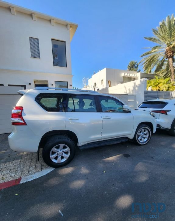 2017' Toyota Land Cruiser טויוטה לנד קרוזר photo #2
