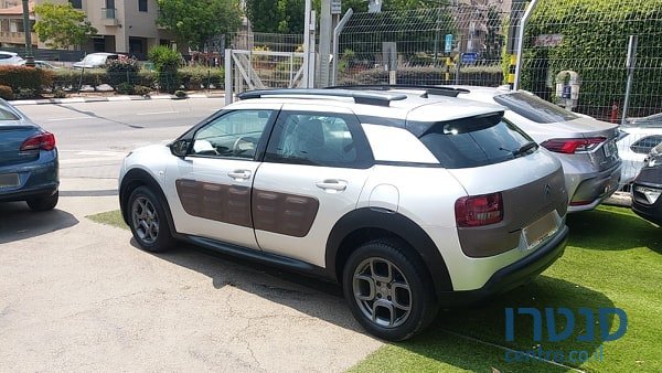2016' Citroen C4 Cactus photo #2
