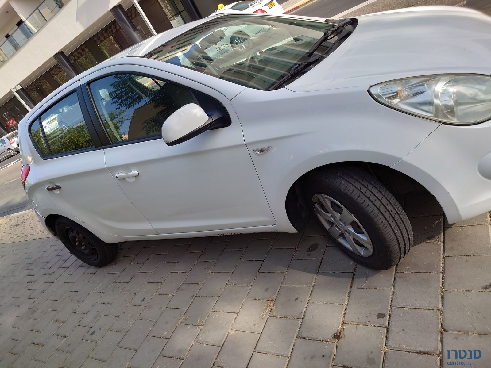 2011' Hyundai i20 יונדאי photo #2