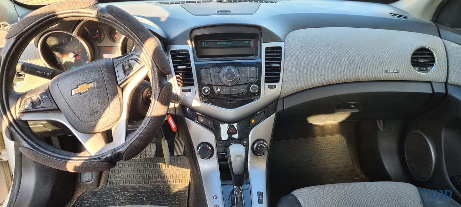 2011' Chevrolet Cruze photo #4