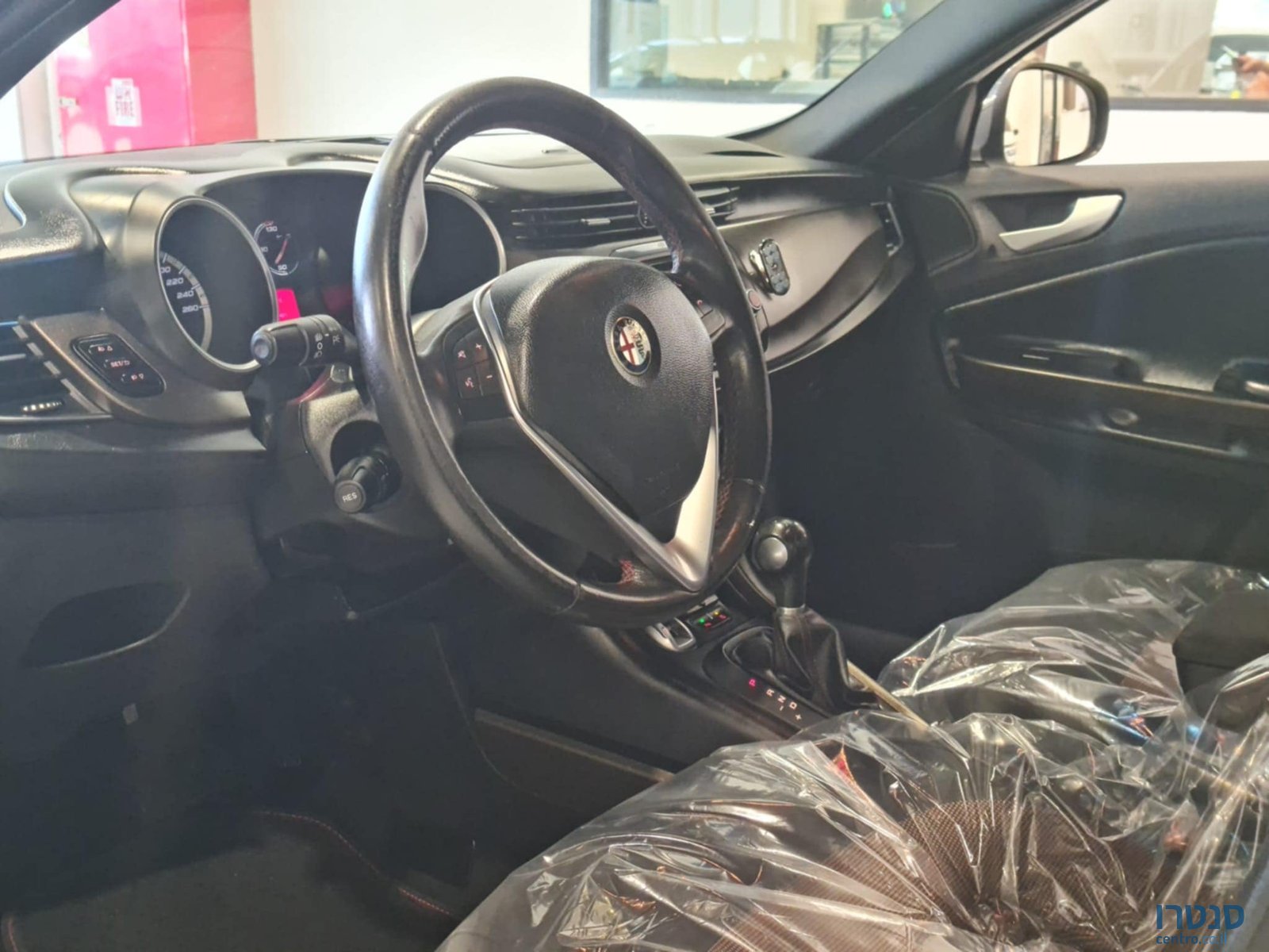 2015' Alfa Romeo Giulietta photo #5