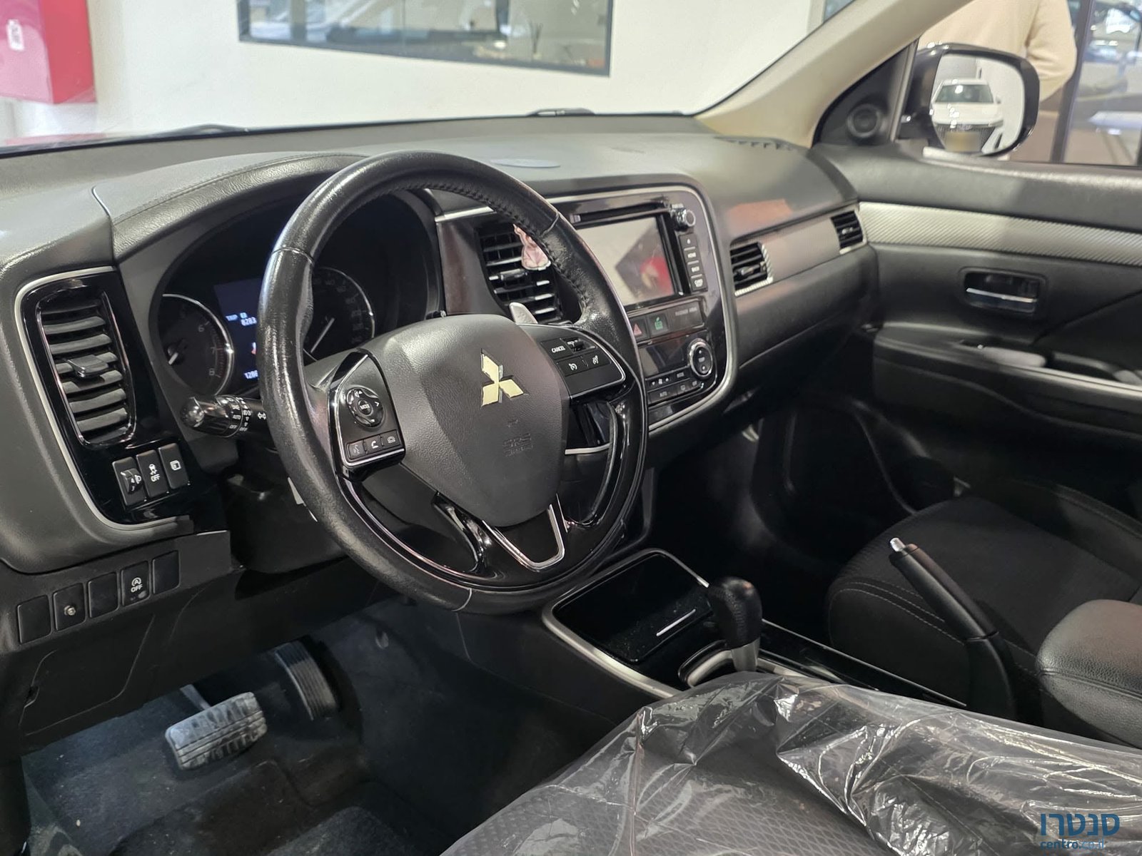 2017' Mitsubishi Outlander photo #5