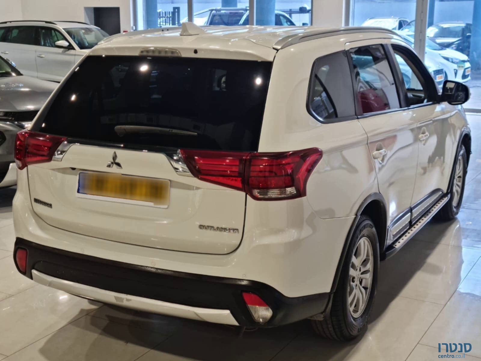 2017' Mitsubishi Outlander photo #3