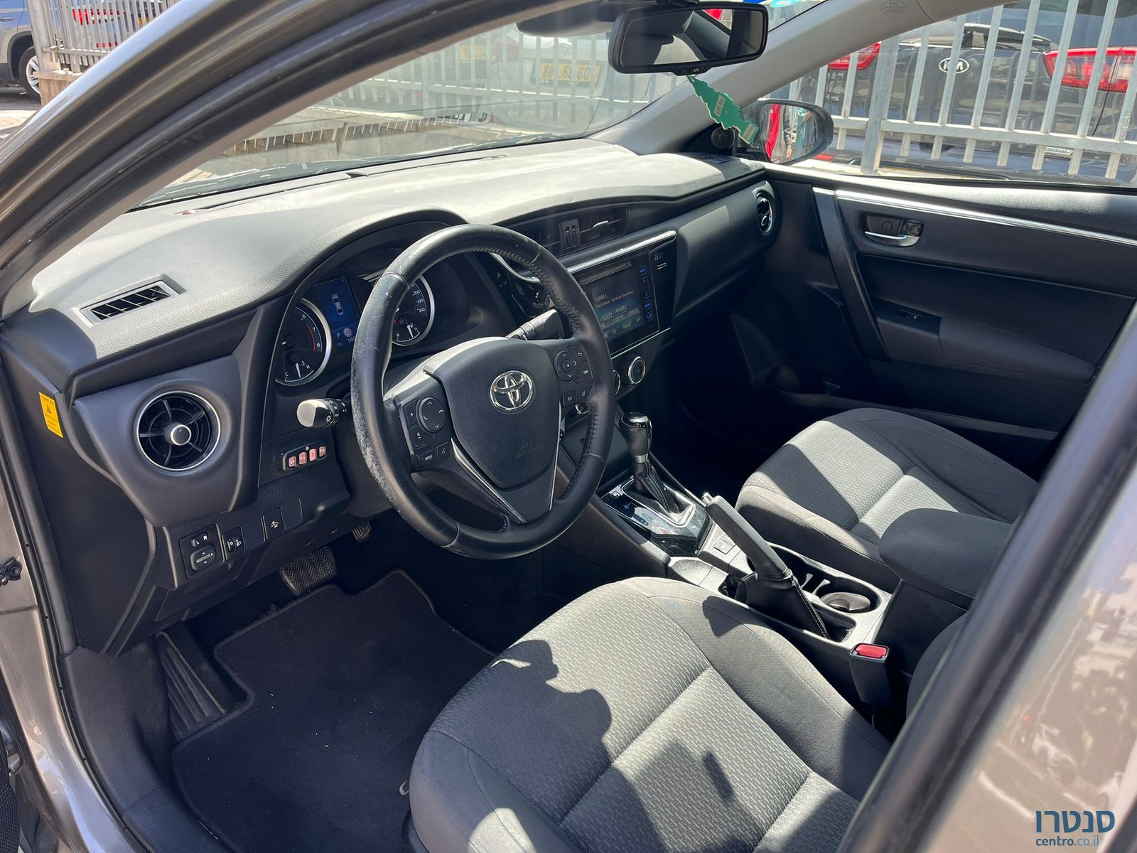 2016' Toyota Corolla photo #2