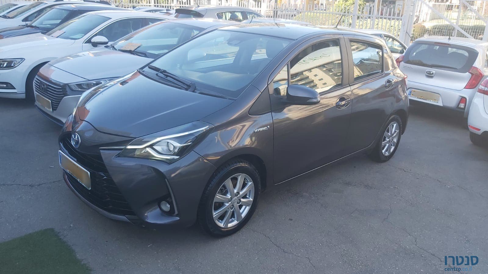 2017' Toyota Yaris photo #1