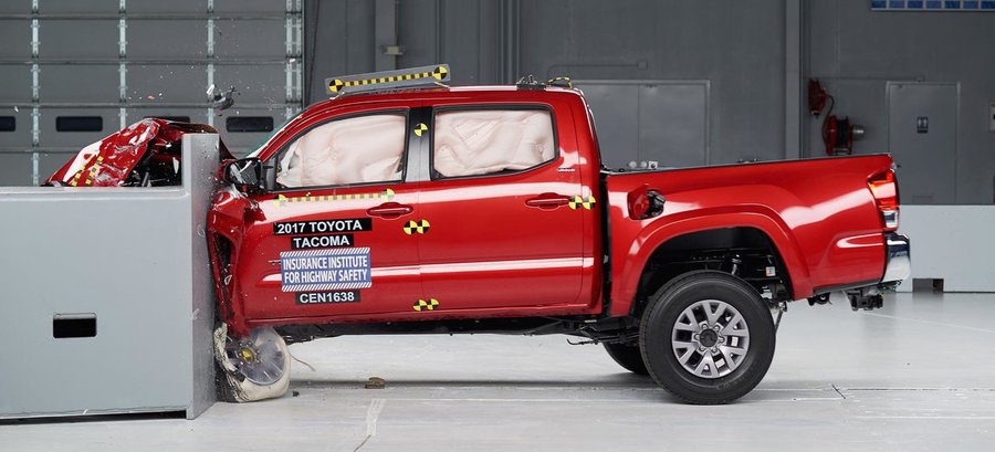 IIHS gives good ratings to 4 of 8 midsize pickups in crash test