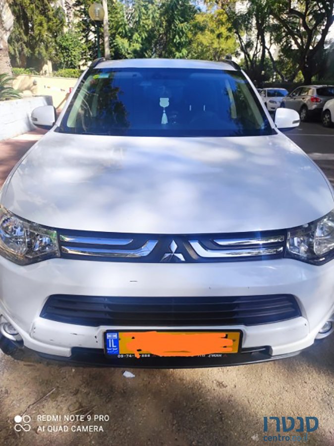 2012' Mitsubishi Outlander photo #1