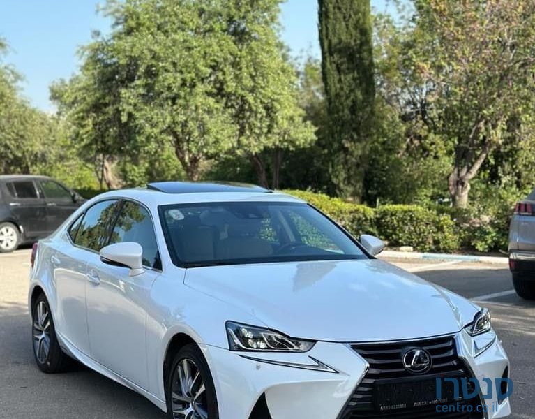 2020' Lexus Is300H לקסוס photo #1