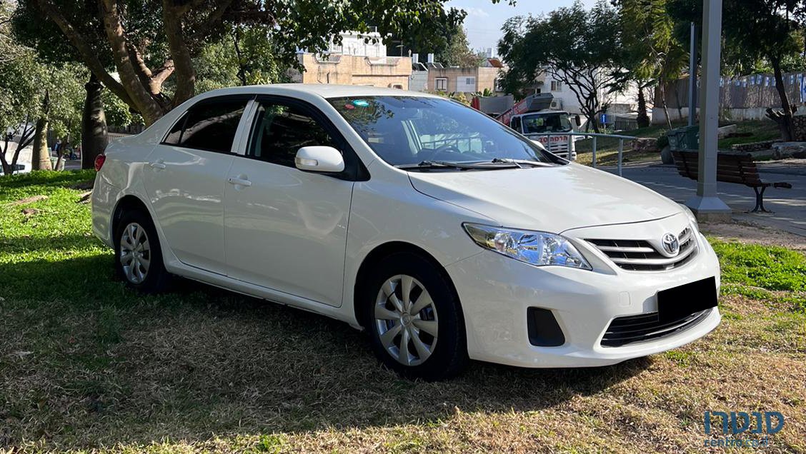 2013' Toyota Corolla photo #2