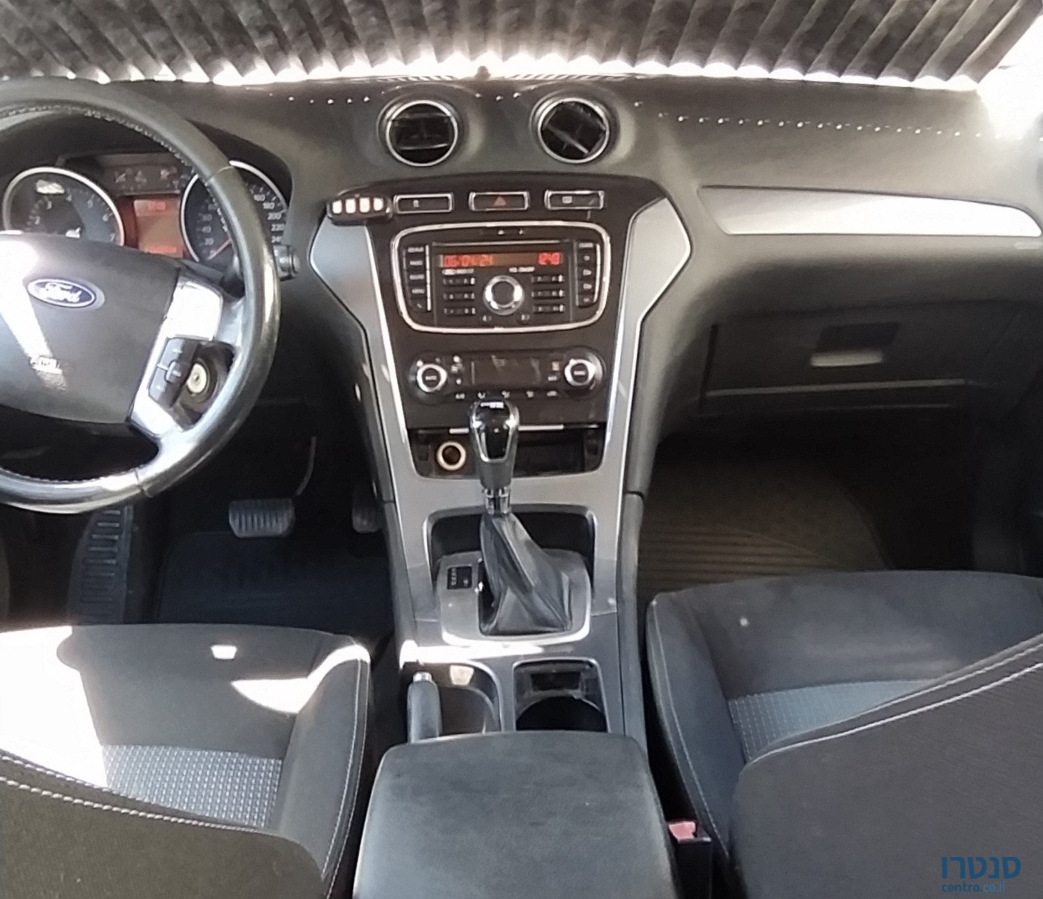 2014' Ford Mondeo photo #5