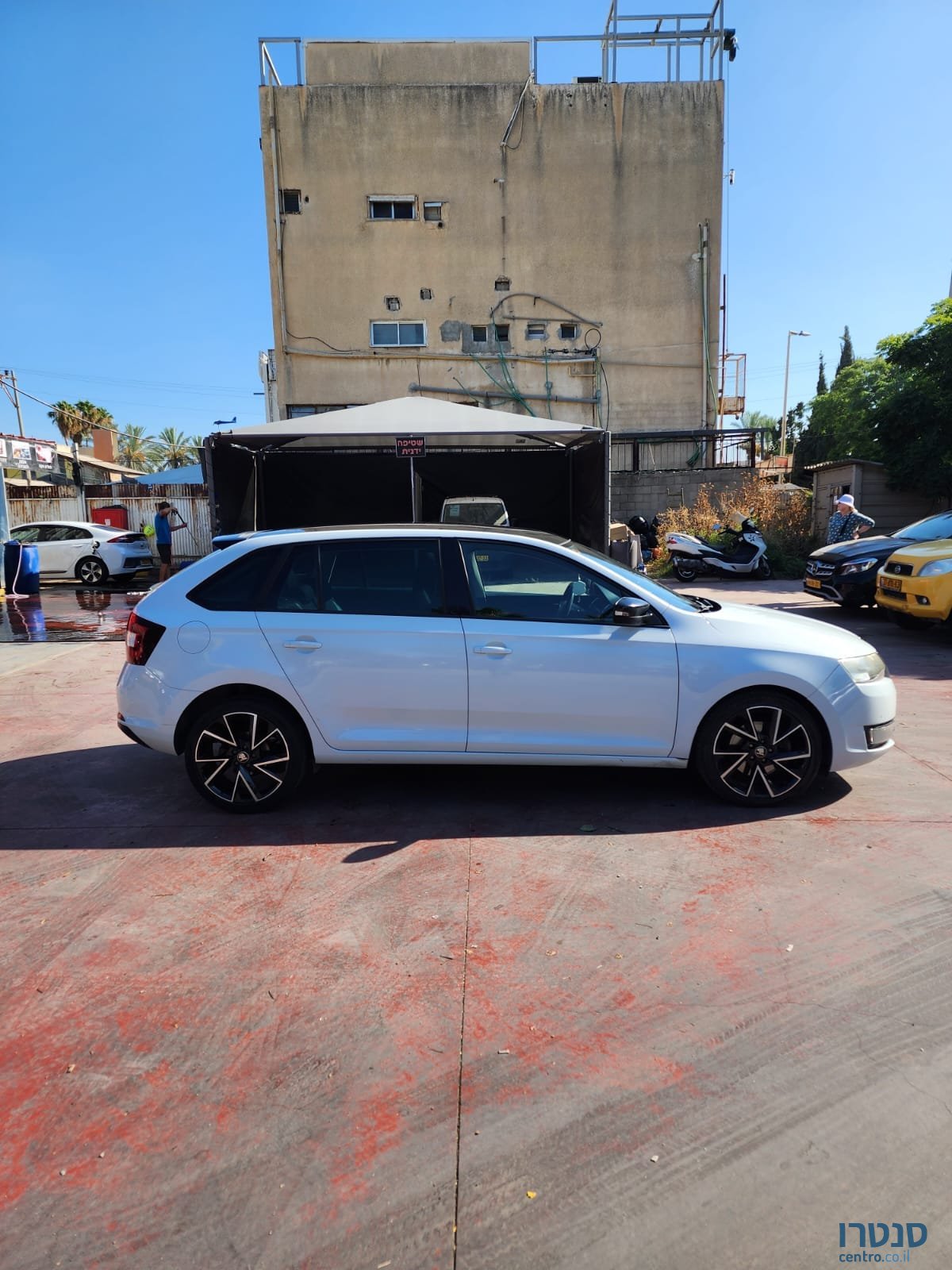 2015' Skoda Spaceback photo #5