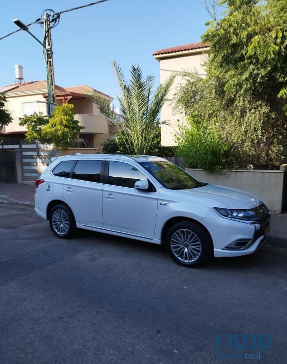 2020' Mitsubishi Outlander מיצובישי אאוטלנדר photo #2