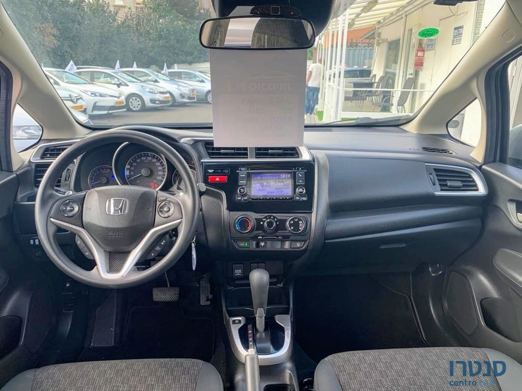 2016' Honda Jazz photo #5