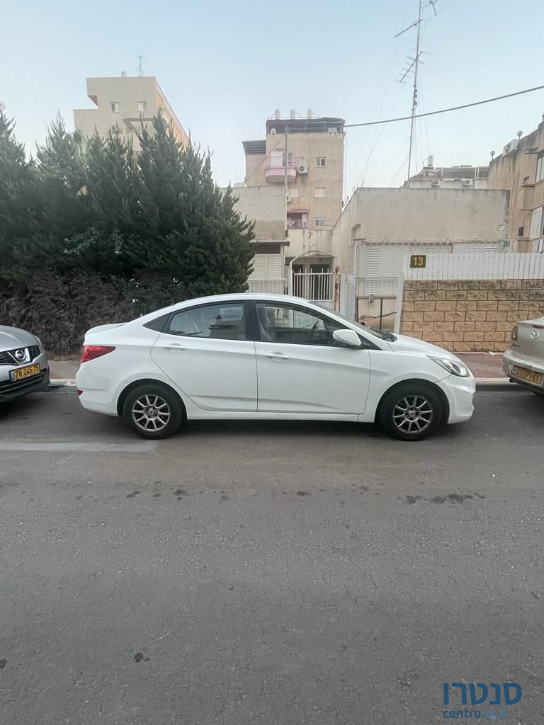 2012' Hyundai i25 יונדאי photo #1