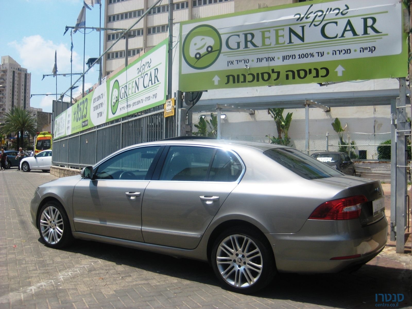 2014' Skoda Superb photo #3