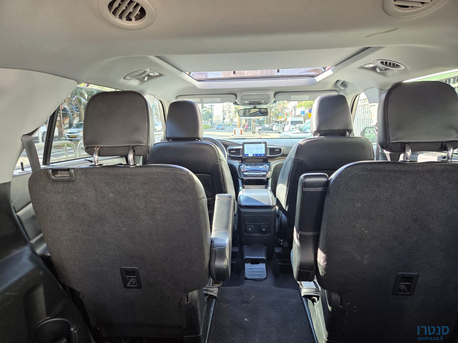 2023' Ford Explorer photo #4