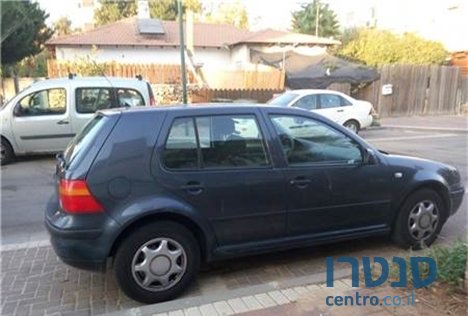 2003' Volkswagen Golf photo #3