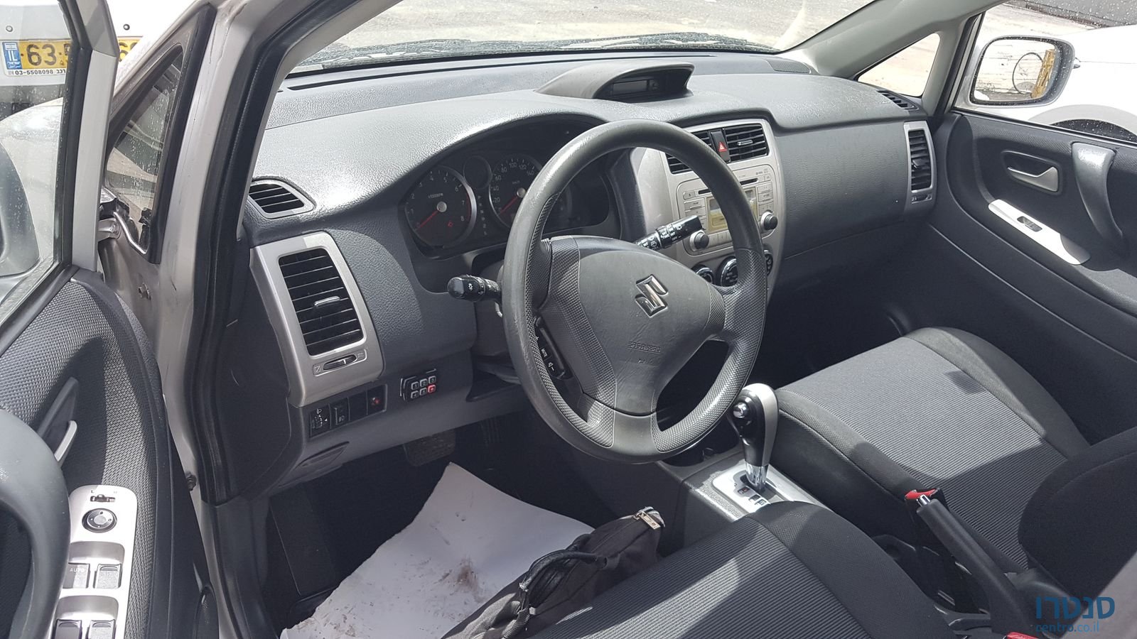 2005' Suzuki Liana photo #2