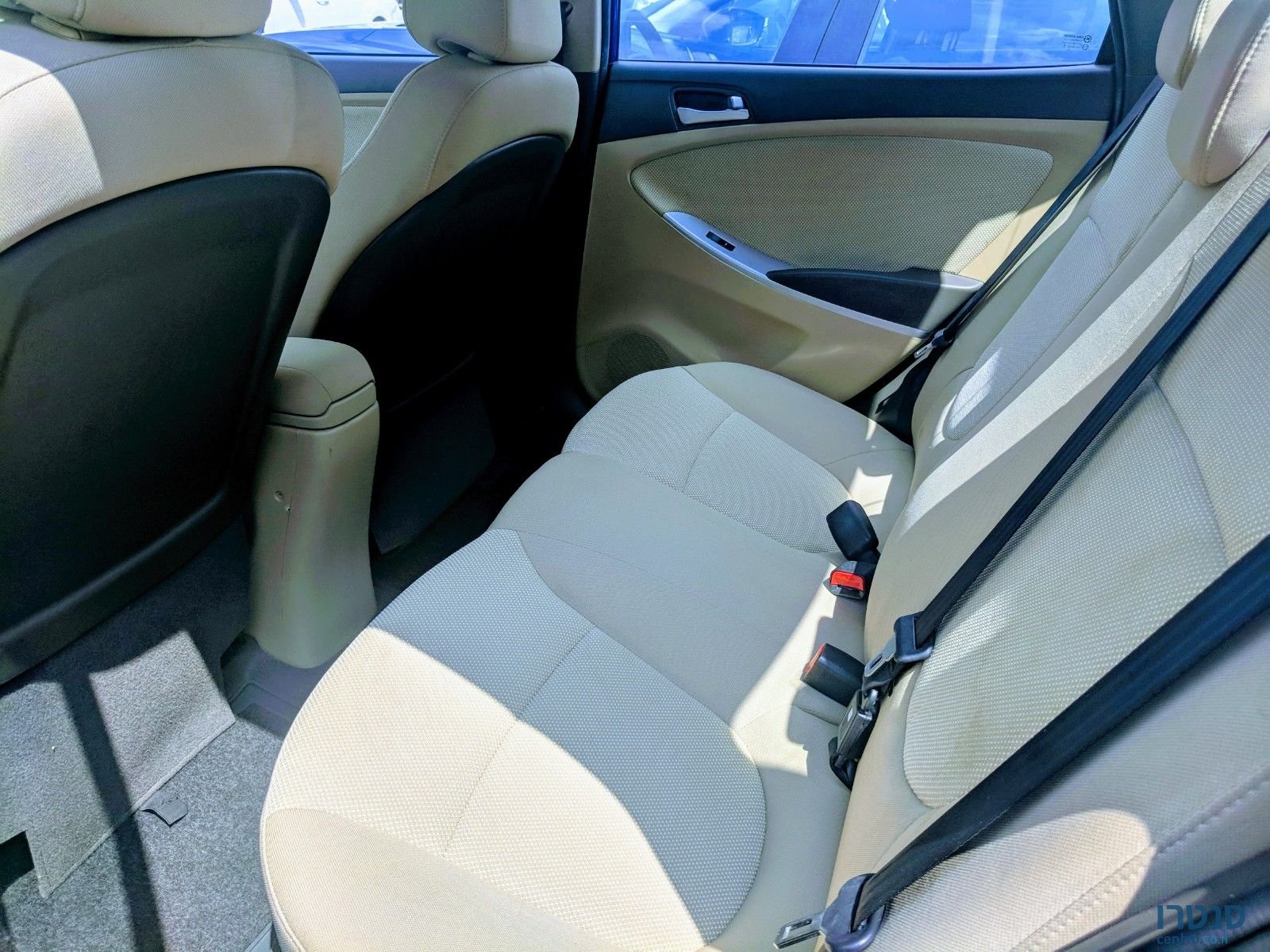 2013' Hyundai i25 photo #5