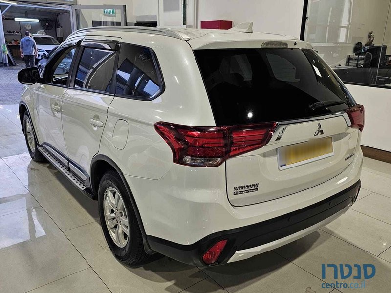 2018' Mitsubishi Outlander photo #4