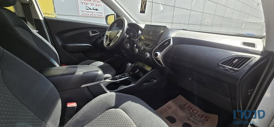 2011' Hyundai ix35 photo #6
