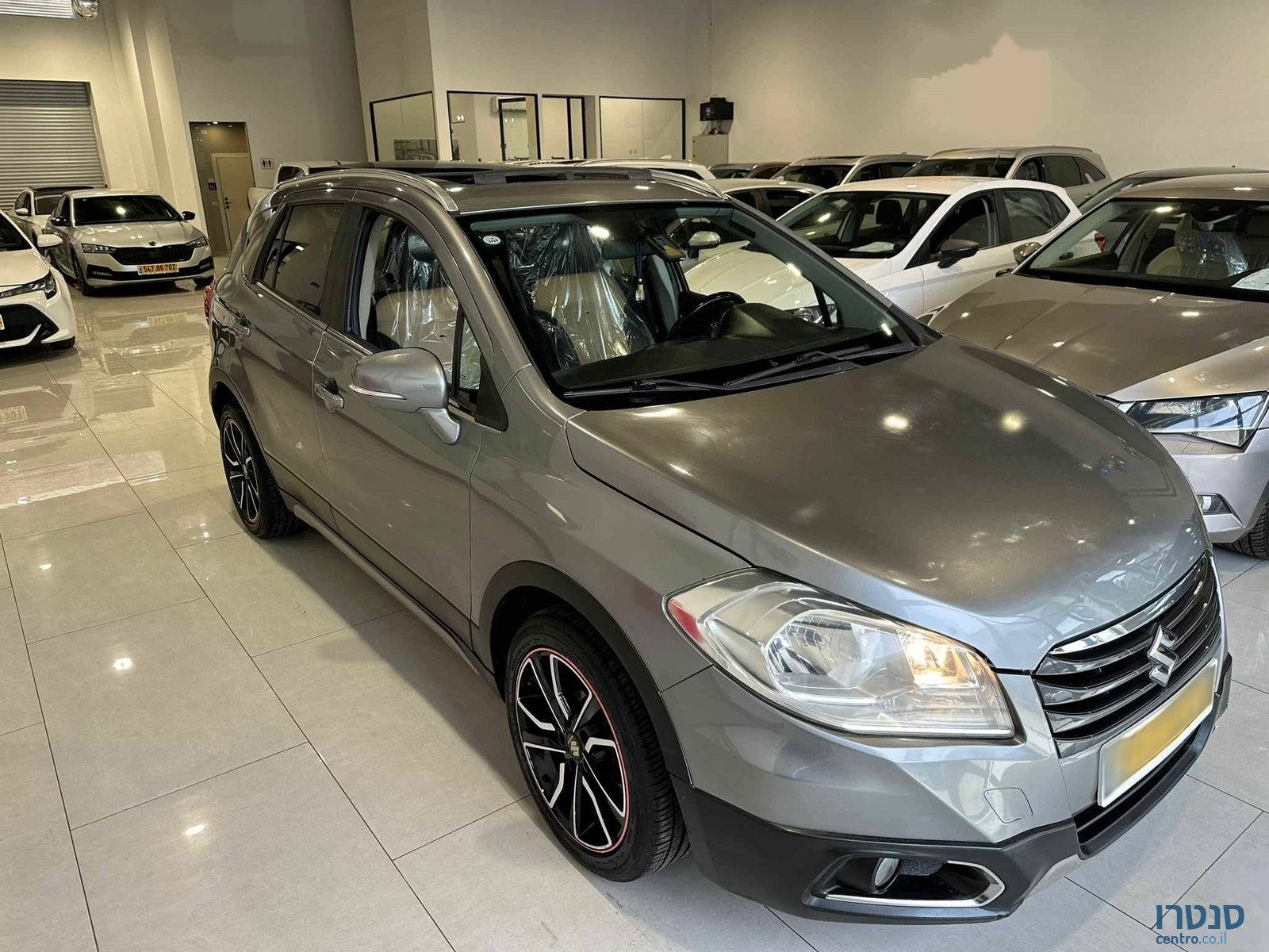 2015' Suzuki SX4 photo #2