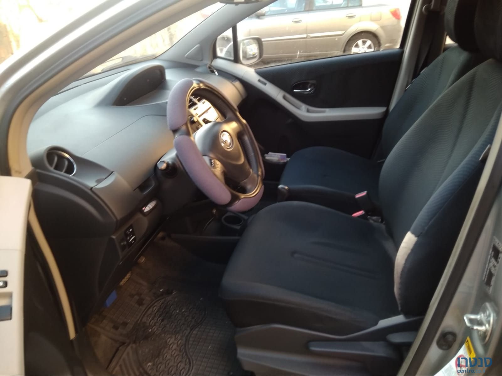 2010' Toyota Yaris טויוטה יאריס photo #2