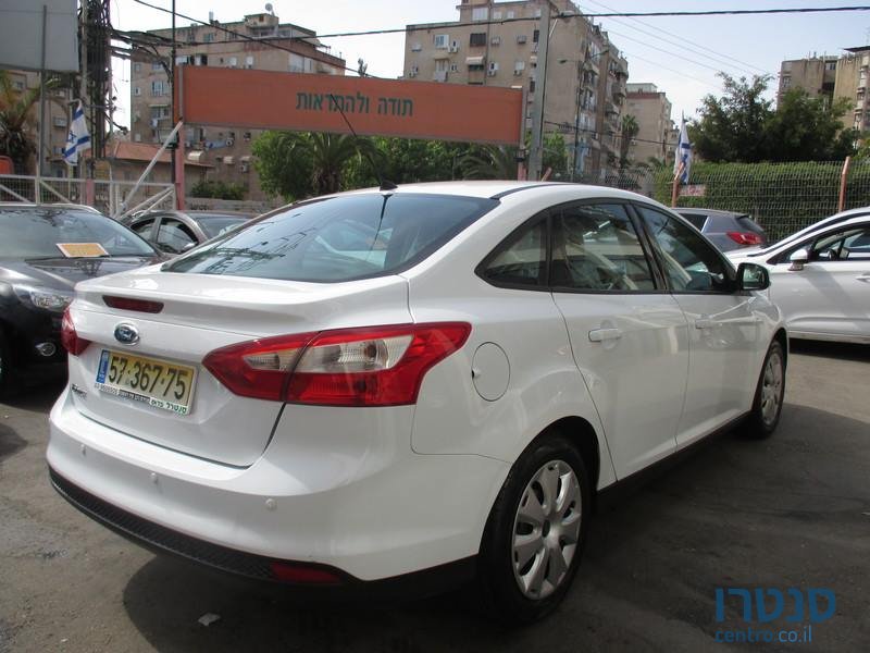 2013' Ford Focus photo #2