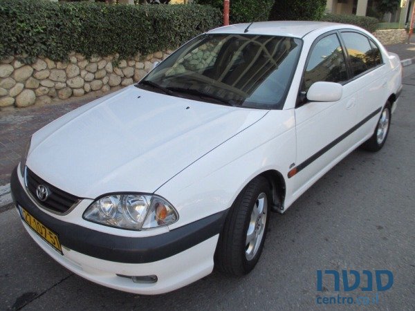 2003' Toyota Avensis photo #2