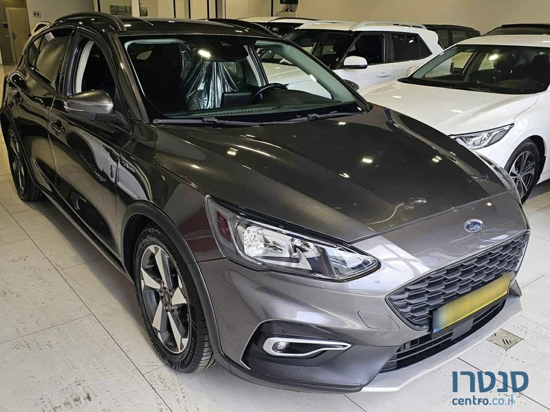 2022' Ford Focus photo #2