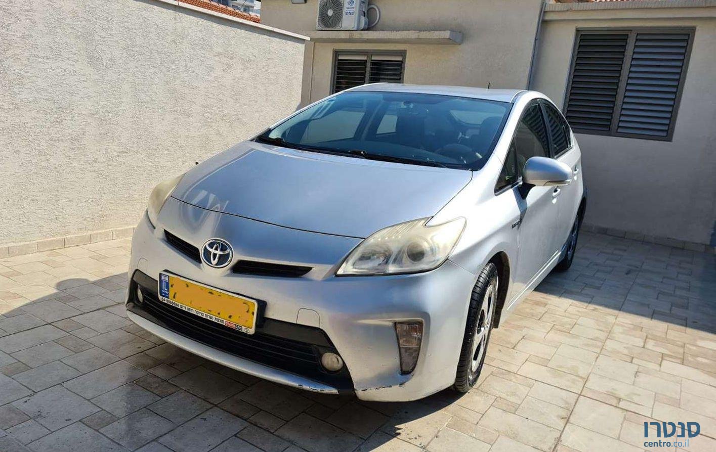 2012' Toyota Prius טויוטה פריוס photo #3
