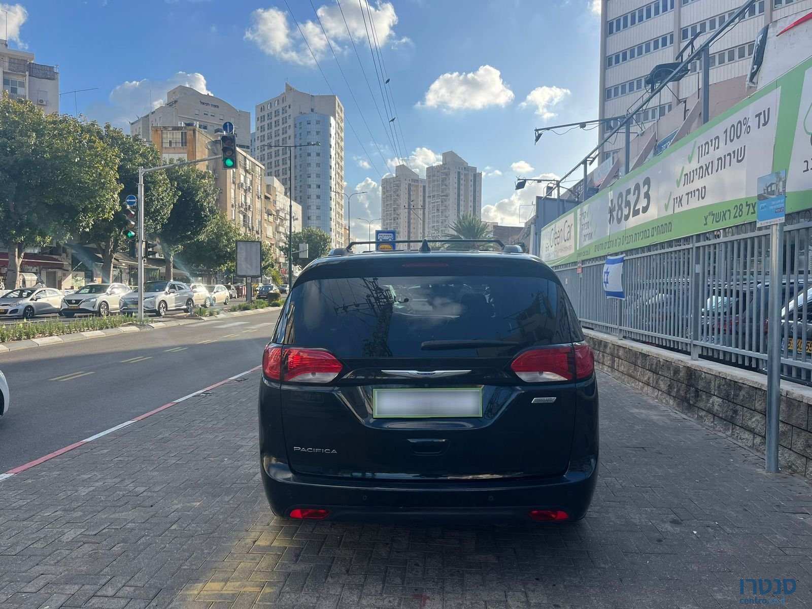 2018' Chrysler Pacifica photo #6