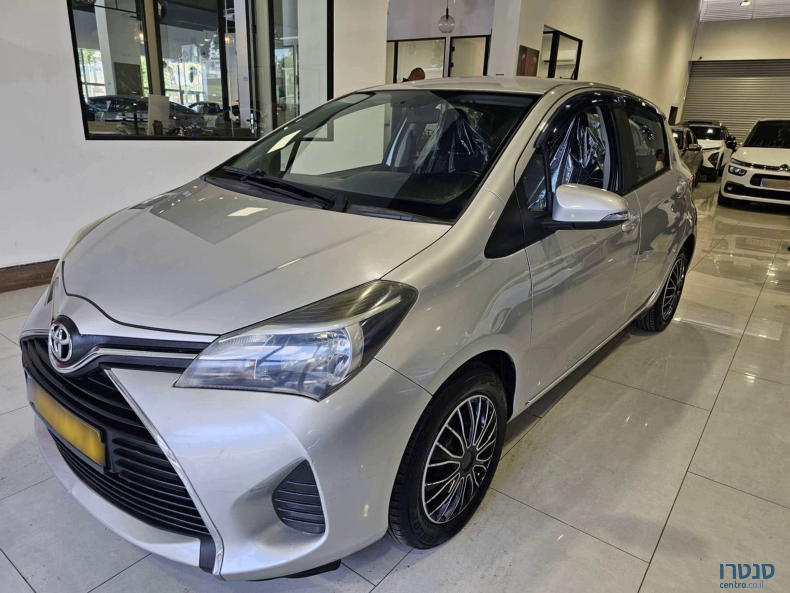 2016' Toyota Yaris photo #1