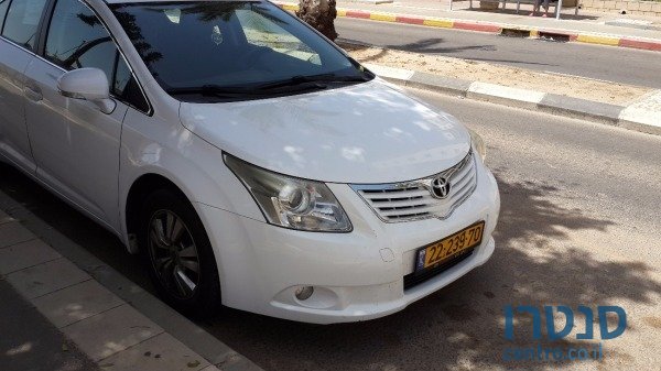 2009' Toyota Avensis photo #1