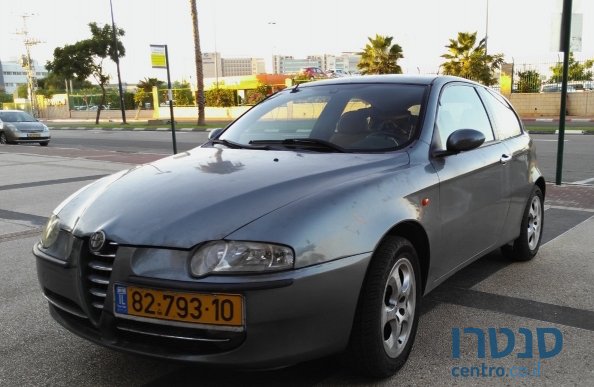 2002' Alfa Romeo 147 photo #1