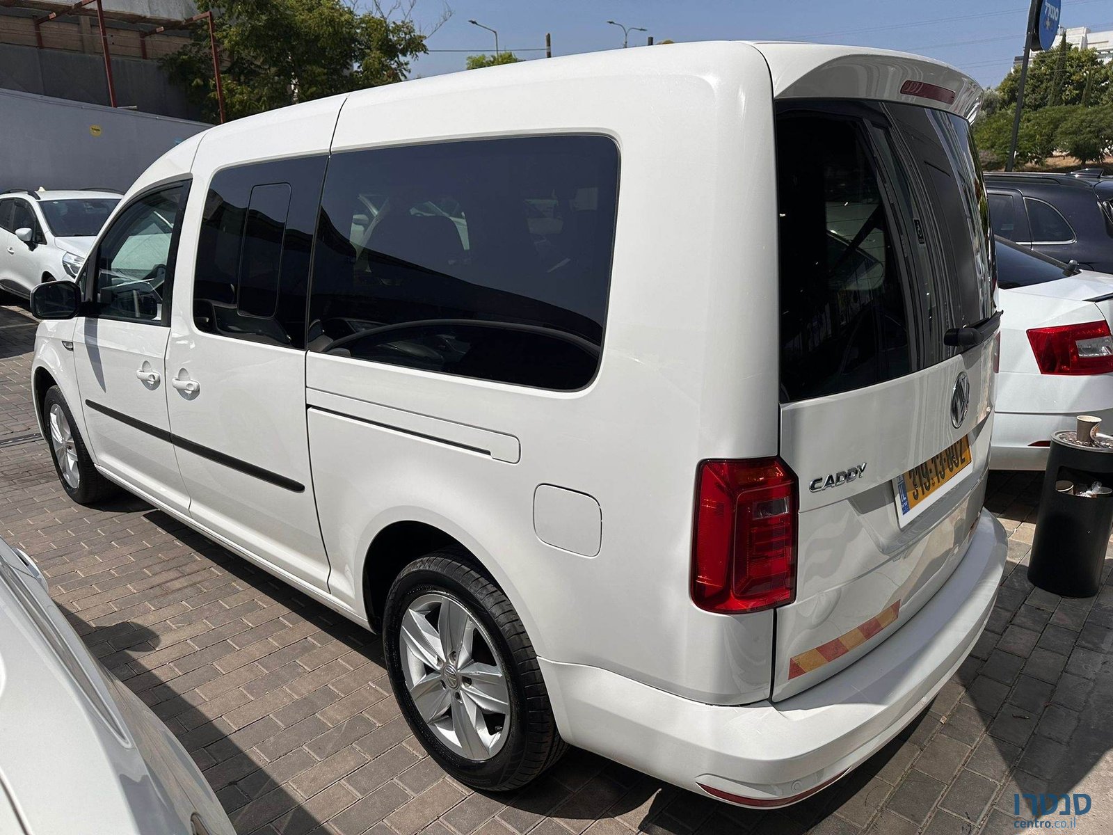 2020' Volkswagen Caddy Maxi photo #3