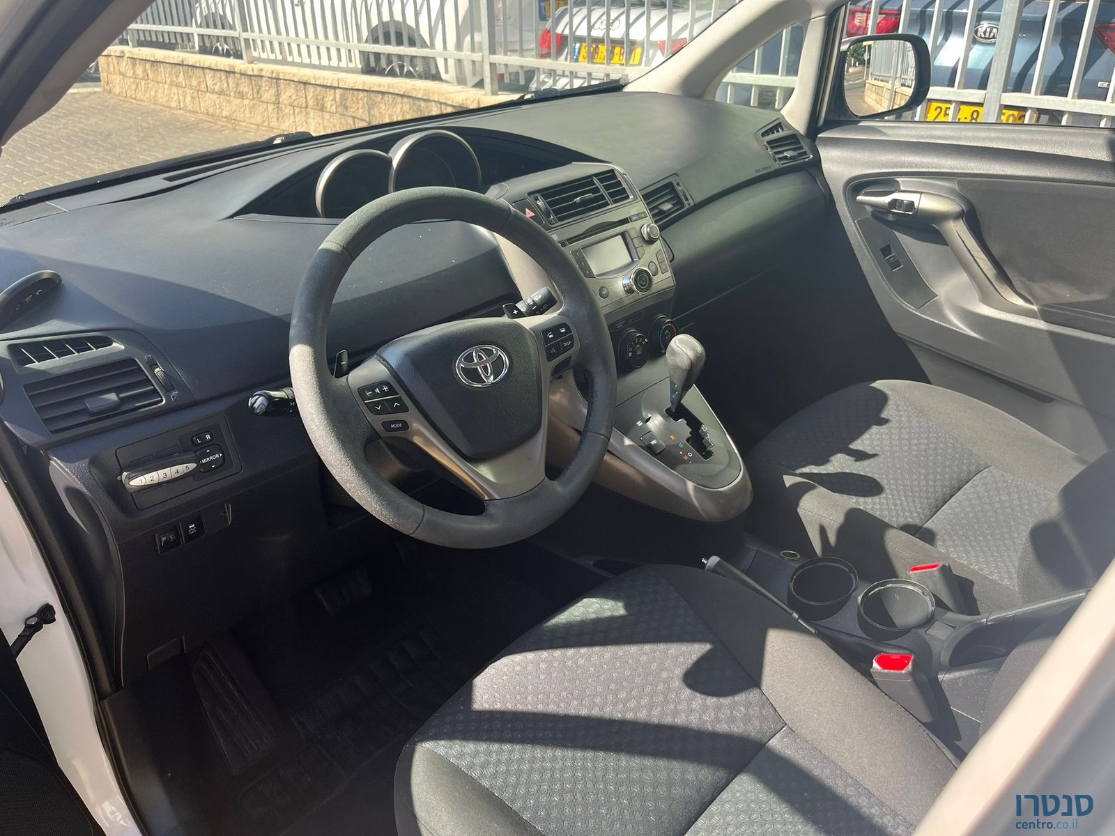 2010' Toyota Verso photo #2