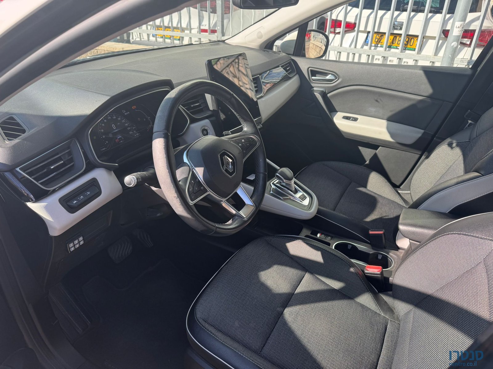 2021' Renault Captur photo #3