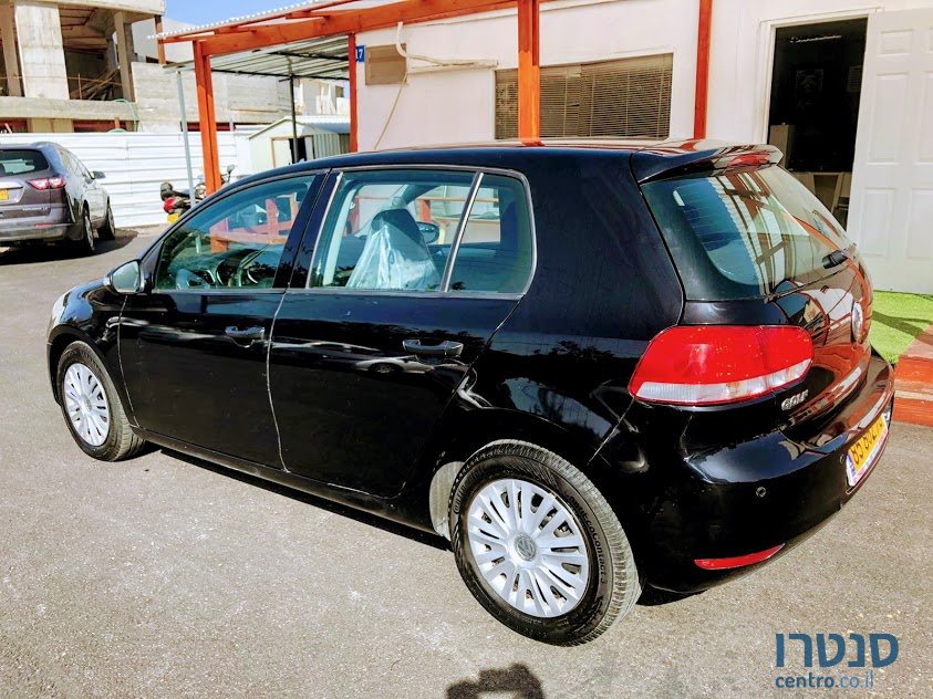 2010' Volkswagen Golf photo #2