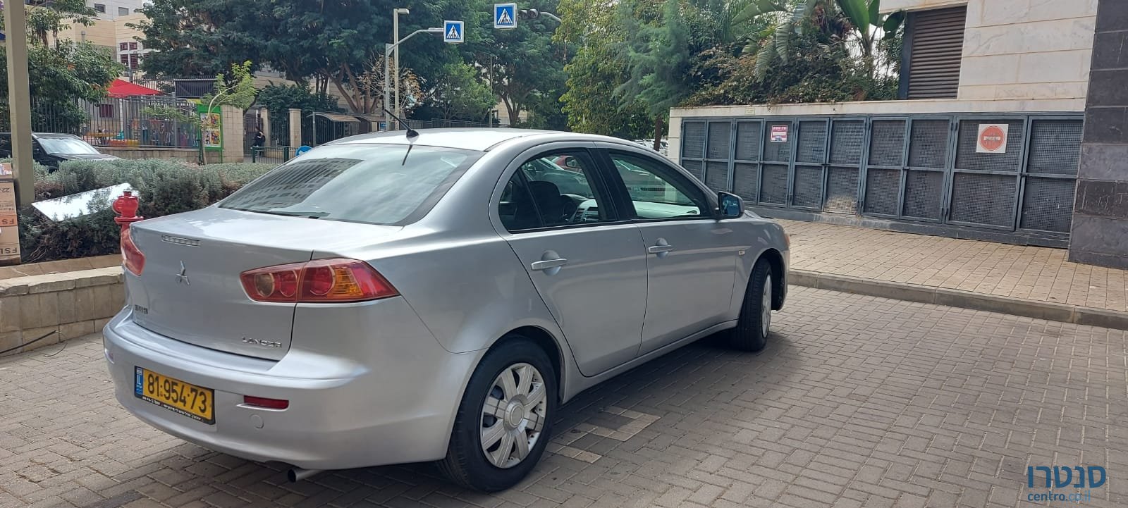 2010' Mitsubishi Lancer photo #3