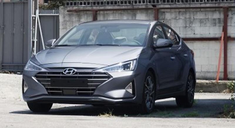 2019 Hyundai Elantra facelift spotted camo-free