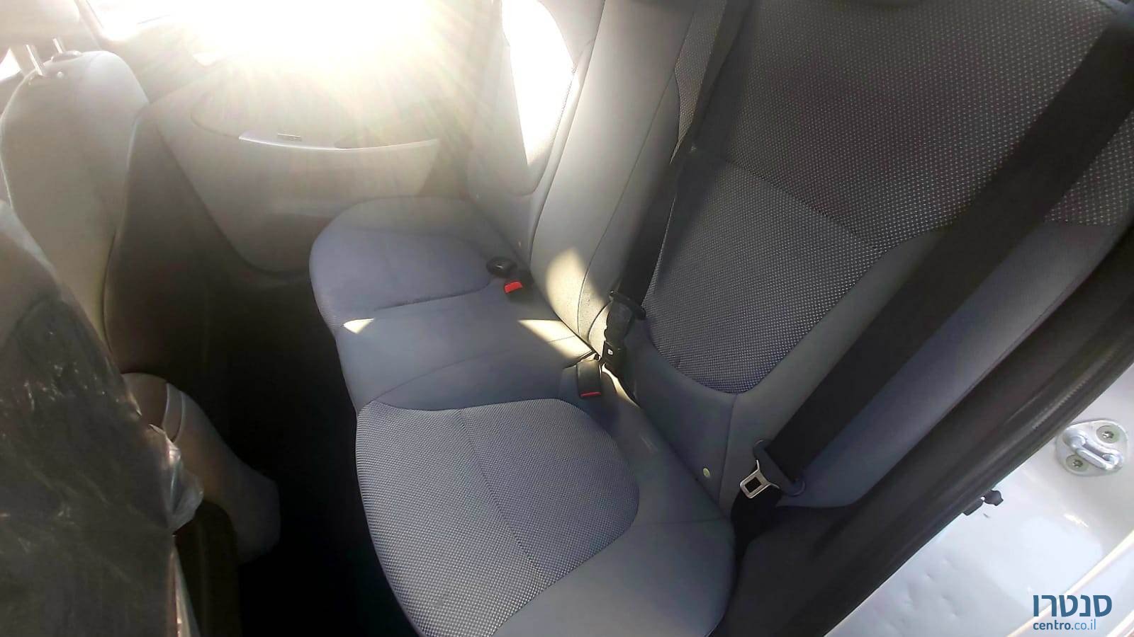 2014' Hyundai i25 photo #6