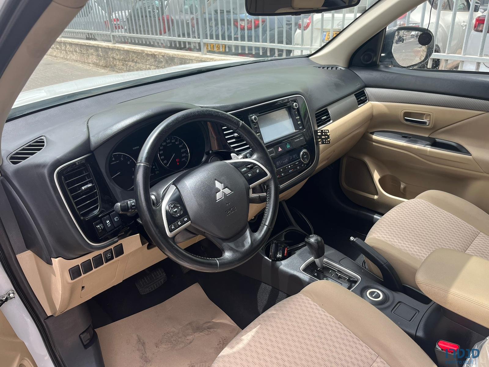 2014' Mitsubishi Outlander photo #4