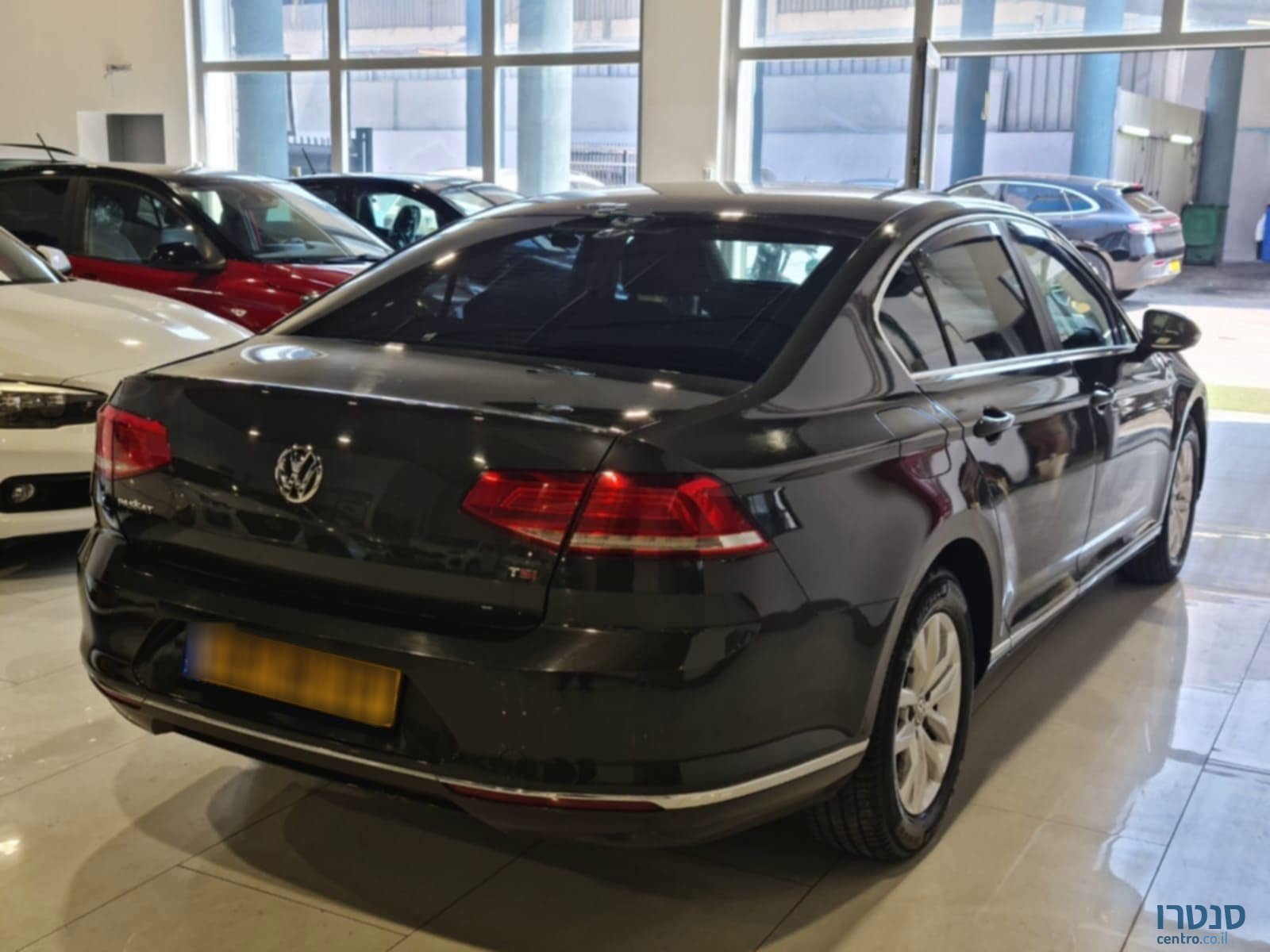 2018' Volkswagen Passat photo #2